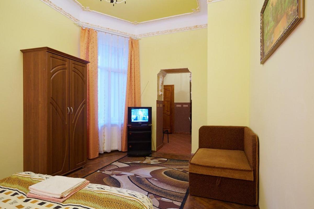 1 Bedroom Apartment On B. Khmelnytskogho - Centre 利沃夫 外观 照片